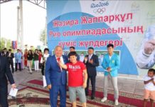 Туркестанцы подарили Жазире Жаппаркул автомобиль «Лада Гранта»