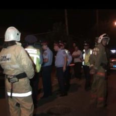 Жертвами лихача на дороге в Шымкенте стали прохожий, автомобиль и газопровод