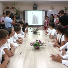 В Шымкенте в память о сыне родственники подарили гимназии новый компьютерный класс