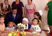 Габидулла Абдрахимов поздравил с праздником самого юного и самого пожилого жителя Шымкента