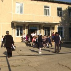 Аким Толебийского района ЮКО решил проблему школьников за минуты