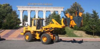 Шымкентский дендропарк приобрел супермашину для пересадки деревьев