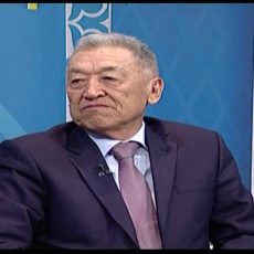 Писатель Мархабат Байгут считает, что слово «бешбармак» позорит национальное блюдо