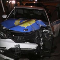 В Шымкенте сотрудники ДПС врезались в цементовоз