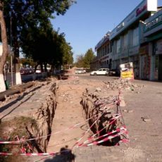 В Шымкенте появились первые признаки осени — разрытые дороги