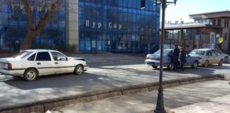 Из-за пешеходов в Шымкенте столкнулись сразу три автомобиля