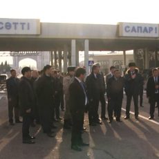 Граница с Узбекистаном в ЮКО открыта для пешеходов, автомобилей и… любви