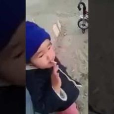 Как дети подражают вредным привычкам взрослых