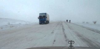 Пятерых шымкентцев вызволили из снежного плена