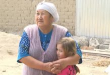 Решением суда в ЮКО девочку-подкидыша оставили приемной матери