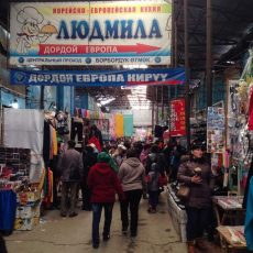 Казахстанцы пострадали при обрушении кровли на рынке Дордой в Бишкеке