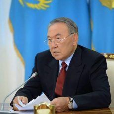 Назарбаев поручил повысить на 20 % размер пенсий и пособий по рождению ребенка