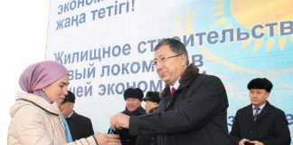 В Туркестане 264 семьям торжественно вручили ключи от квартир