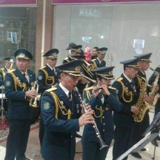 Военный оркестр сыграл в торговом центре Шымкента в честь Дня Независимости