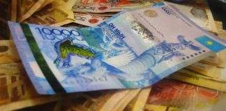 Бюджетники ЮКО получат премию ко дню Независимости Тенге