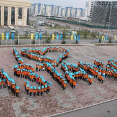 500 учеников ЮКО необычно признались в любви Астане