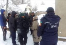 Спасателям в выходные пришлось вызволять людей из снежного плена