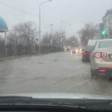 В Шымкенте в очередной раз «внезапно» пошел дождь