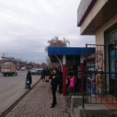 Будьте внимательны! На Крытом рынке в Шымкенте вновь установлен знак «Остановка запрещена»