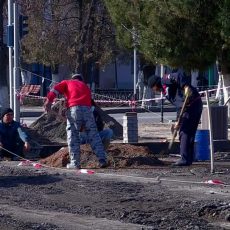 В Шымкенте на площади Аль-Фараби расширяют тротуар