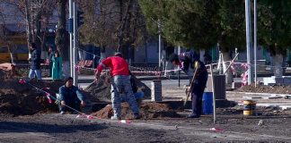 В Шымкенте на площади Аль-Фараби расширяют тротуар