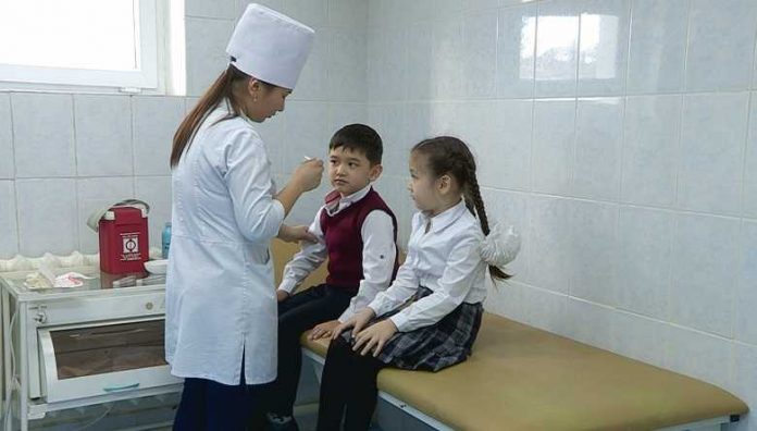 Школьные медпункты ЮКО передадут управлению здравоохранения