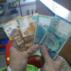 Нацбанк РК продлил срок оборота тысячных купюр старого образца до 1 марта 2017 года