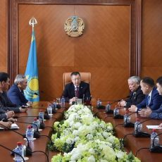 Аким ЮКО встретился с депутатами Мажилиса Парламента РК
