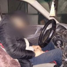 В Шымкенте во время аварии пьяный водитель спал за рулем
