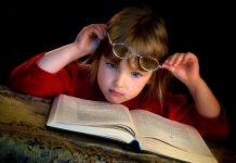 В Шымкенте при приеме документов в первый класс с родителей требовали лишние документы