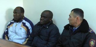 «Фокусники» из Нигерии будут изучать государственный язык в казахстанской тюрьме Нигерийцы на скамье подсудимых