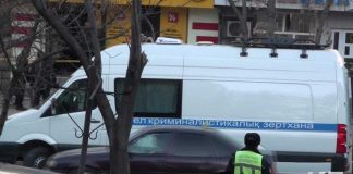 Состояние кассира шымкентского ломбарда, пострадавшей при попытке ограбления, остается крайне тяжелым В Шымкенте неизвестный пытался ограбить ломбард