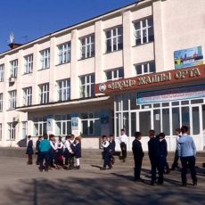 Школа и колледж в селе Икан ЮКО не могут поделить здание Старое здание колледжа никак не могут поделить колледж и школа в Икане