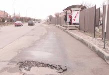 Жителей Тамерлановского шоссе в Шымкенте отправили за забор В Шымкенте улицы отгородили заборами