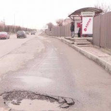 Жителей Тамерлановского шоссе в Шымкенте отправили за забор В Шымкенте улицы отгородили заборами
