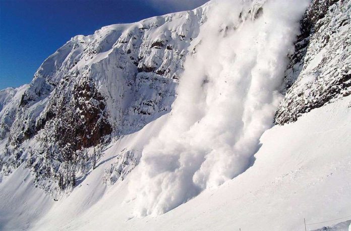 В ЮКО опасность схода лавин в горах