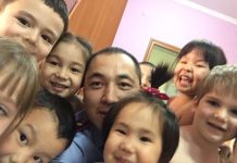 Не пугать детей полицейскими призвал начальник МПС Шымкента Данияр Мейрхан в детском саду