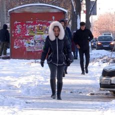 Заледеневшие тротуары доставили немало хлопот шымкентцам Заледеневшие тротуары доставили немало хлопот шымкентцам
