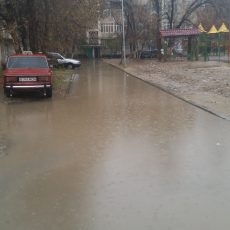 О безразличии акимата Абайского района г. Шымкент Потоп во дворе после дождя