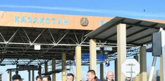 Аскар Мамин побывал на таможенных постах казахстанско-узбекистанской границы Аскар Мамин с делегацией на казахстанской границе