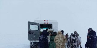 Двое суток искали заблудившихся в буран егерей в заповеднике Аксу-Жабаглы Спасатели обнаружили егерей