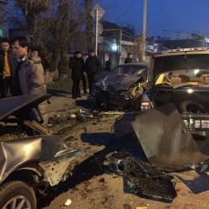 В крупном ДТП разбились сразу три автомобиля