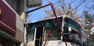 В Шымкенте пассажирский автобус въехал в здание