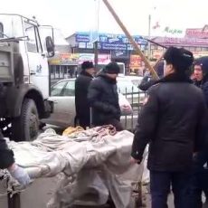 В районе «Верхнего» рынка города Шымкент сносят незаконный базар Снос стихийного рынка