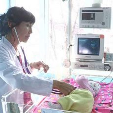 Брошенной на улице в Сайрамском районе малышке медики дали имя Брошенной на улице в Сайрамском районе малышке медики дали имя