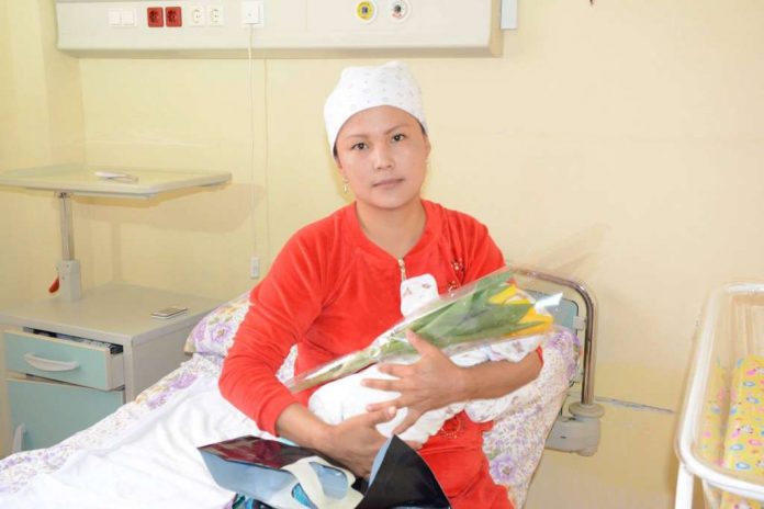 В ЮКО 8 марта на свет появились 205 младенцев, двое из них близнецы