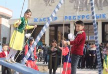 В Наурыз молодежь ЮКО устроила соревнования по национальным играм В Наурыз молодежь ЮКО устроила соревнования по национальным играм