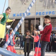 В Наурыз молодежь ЮКО устроила соревнования по национальным играм В Наурыз молодежь ЮКО устроила соревнования по национальным играм