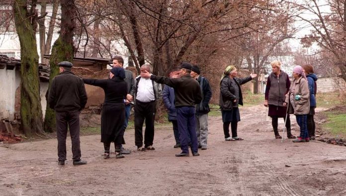 Жители улицы Комсомольская требуют ремонта дороги