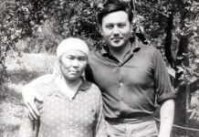 Когда я принимаю важные решения, она мне снится — Назарбаев о своей маме Нурсултан Назарбаев с мамой